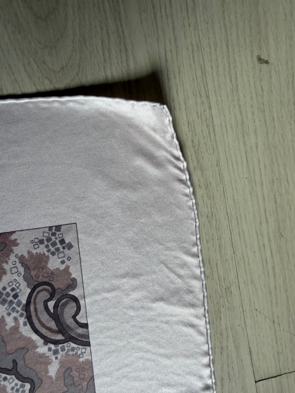 Hermès À Contre-Courant Silk Scarf 90