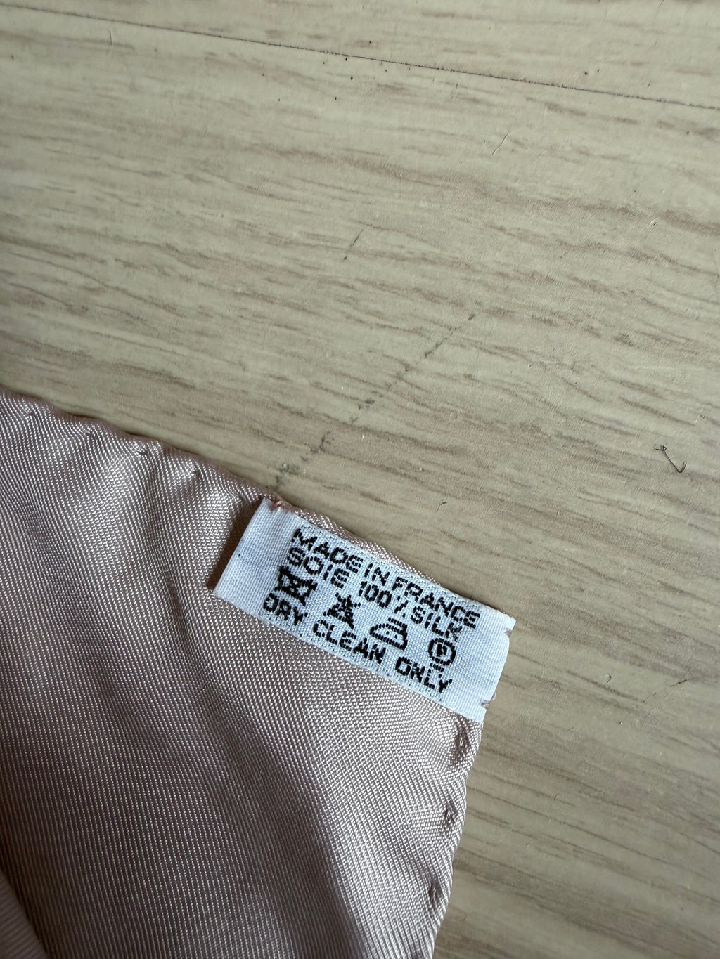 Hermès À Contre-Courant Silk Scarf 90